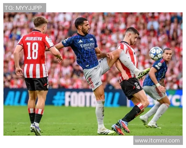 足球场上的武术奇才揭秘练武术的明星球员如何提升竞技水平