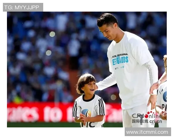 女孩与足球明星的合影背后故事揭秘 女孩与足球明星的合影背后故事揭秘
